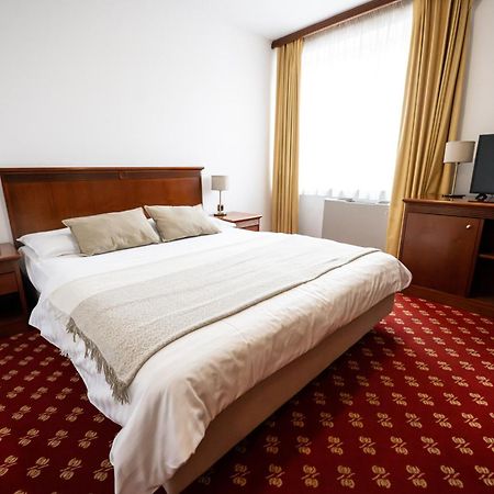 Hotel Zvezda Мурска-Собота Экстерьер фото