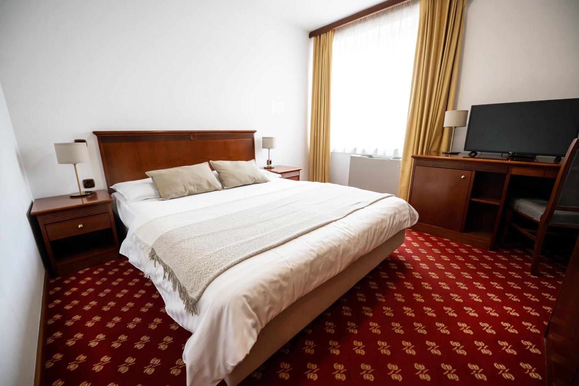 Hotel Zvezda Мурска-Собота Экстерьер фото