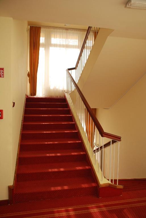 Hotel Zvezda Мурска-Собота Экстерьер фото